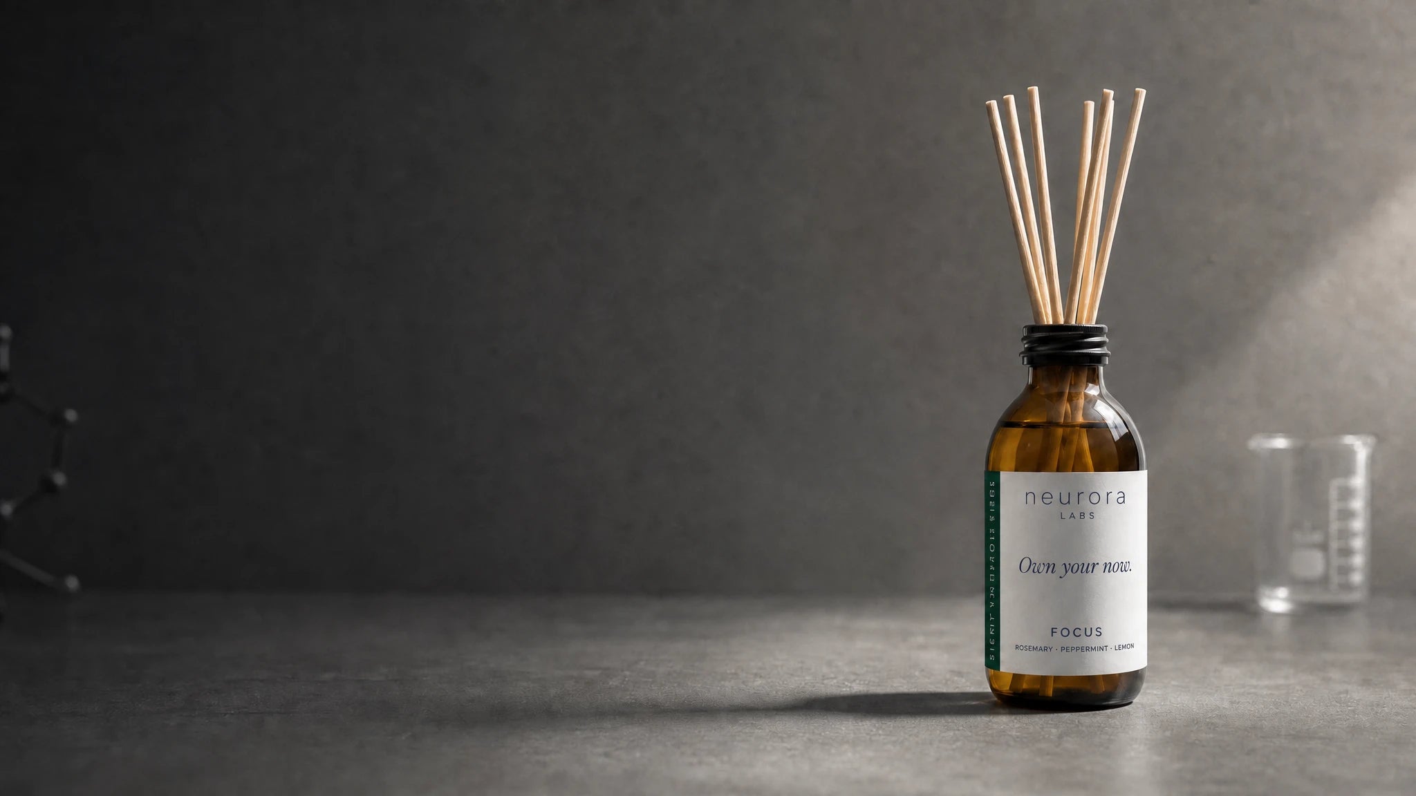 neurora FOCUS Reed Diffuser auf der Laborbank
