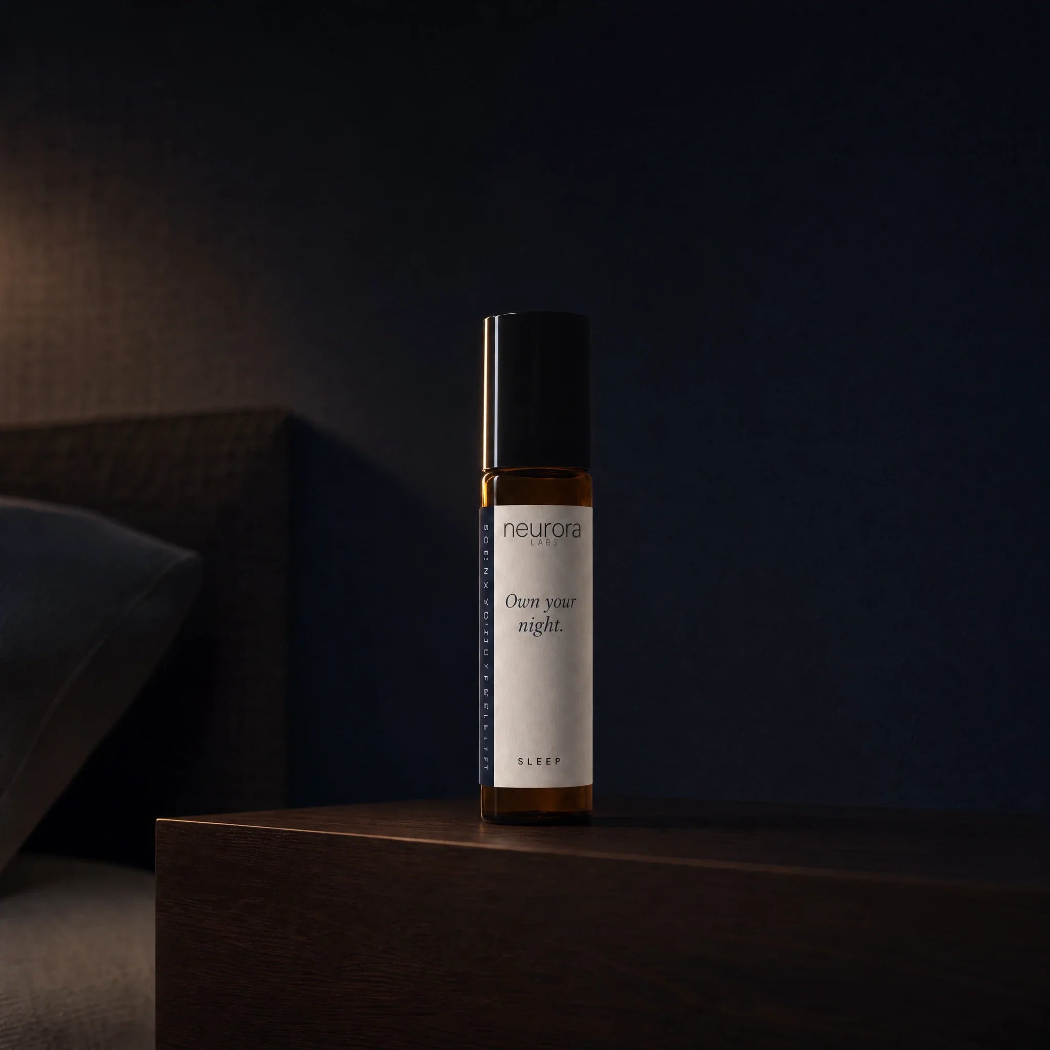 Die Nacht: SLEEP Roll-On am Nachttisch